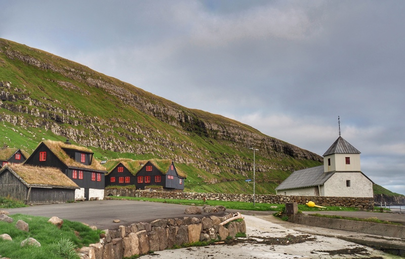 Επισκεπτόμαστε μια παραδοσιακή αγροικία στο Kirkjubøur