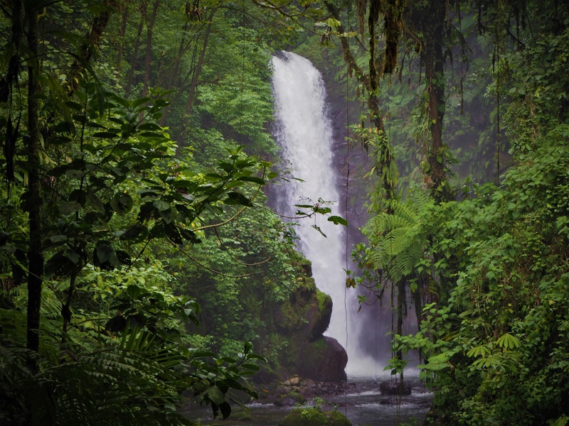 Επίσκεψη στους La Paz Waterfall Gardens