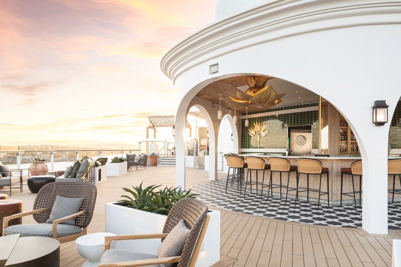 Sunset Bar, Celebrity Beyond