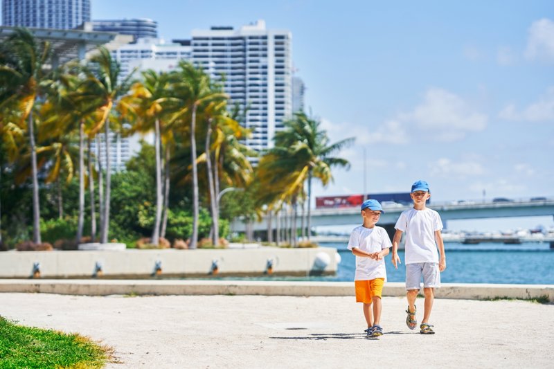 ΑΦΙΞΗ ΣΕ ΑΘΗΝΑ/ΘΕΣΣΑΛΟΝΙΚΗ/ΛΑΡΝΑΚΑ 