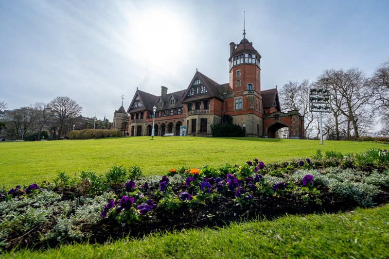 Τα ανάκτορα Μιραμάρ και Αγιέτε στο Σαν Σεμπαστιάν