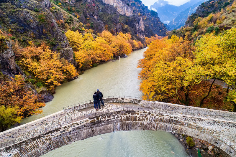 Μαστοροχώρια, εκεί που η σμίλη ζωντανεύει την πέτρα