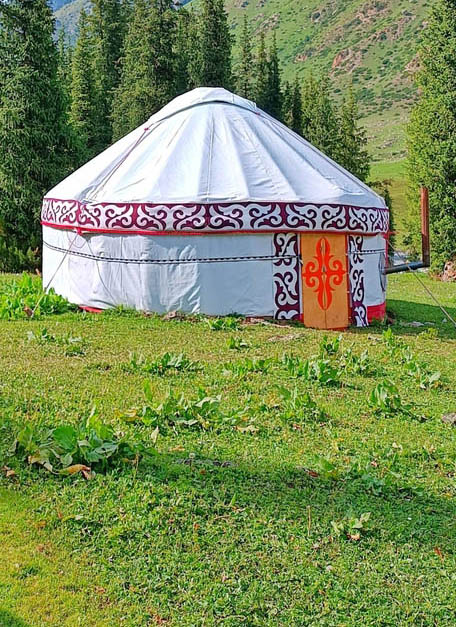 Διαμονή σε γιούρτα στη λίμνη Σονγκ Κουλ