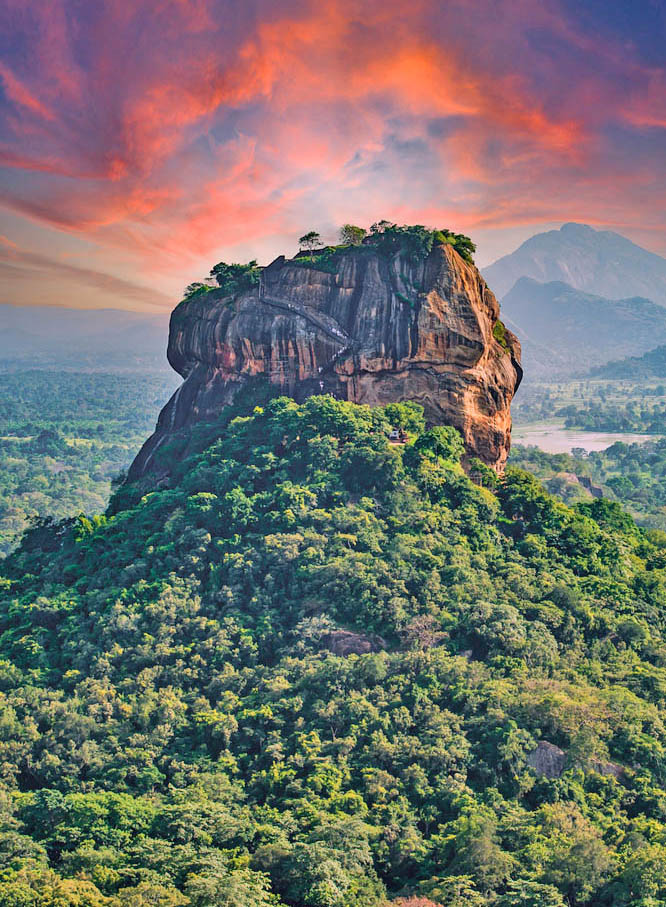 Δύο διανυκτερεύσεις στη Σιγκιρίγια