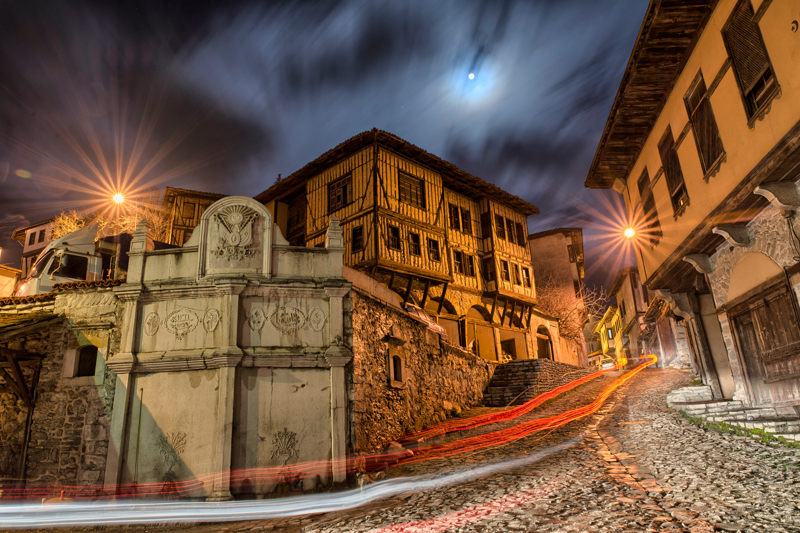 Περπατήστε στη γραφική Σαφρανμπολού με τα ιδιότυπης οθωμανικής αρχιτεκτονικής παραδοσιακά της σπίτια