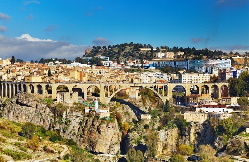 ΚΩΝΣΤΑΝΤΙΝΗ – ΤΙΝΤΙΣ – ΚΩΝΣΤΑΝΤΙΝΗ: 1η ξενάγηση