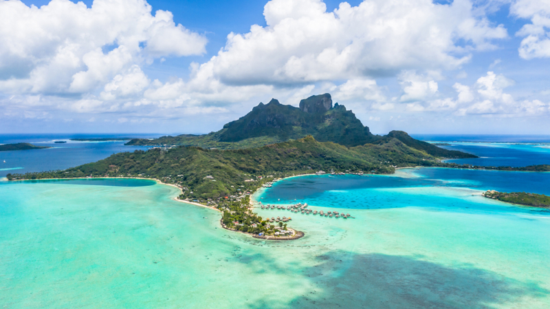 Μουρέα – πτήση για Μπόρα Μπόρα