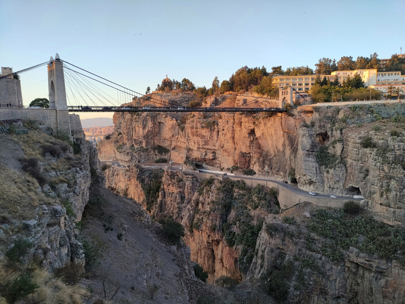 Κωνσταντίνη: Ανάμεσα σε φαράγγια και γέφυρες