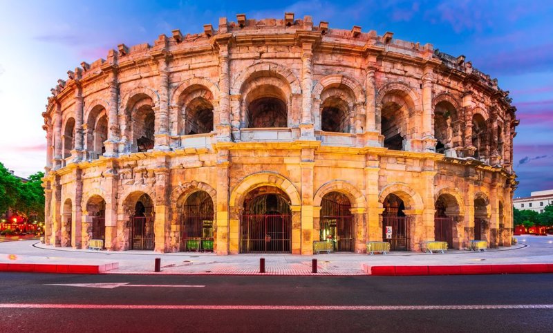 Δύο διανυκτερεύσεις στη Νιμ