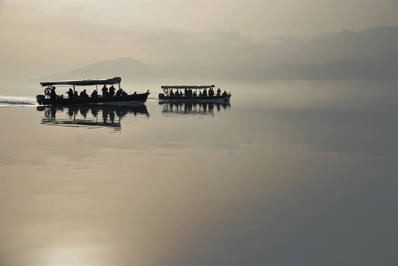 Βαρκάδα με «πλάβα» στη λίμνη Κερκίνη