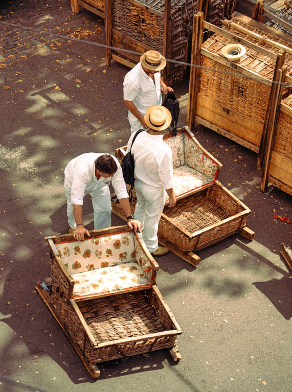 Κάντε βόλτα με τα ψάθινα έλκηθρα 