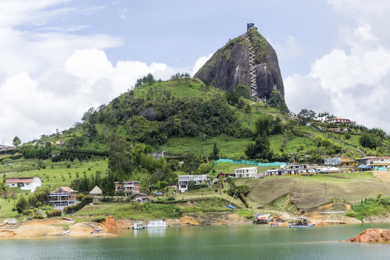 Ο βράχος Ελ Πενιόλ στο Γκουαταπέ, Κολομβία