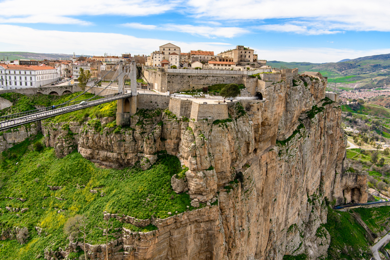 Εξερευνήστε τη συναρπαστική «πόλη των γεφυρών»!