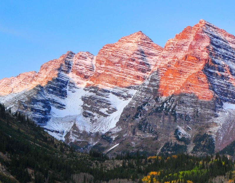 ΝΤΕΝΒΕΡ: ΕΚΔΡΟΜΗ ΣΤΑ ΒΡΑΧΩΔΗ ΟΡΗ 