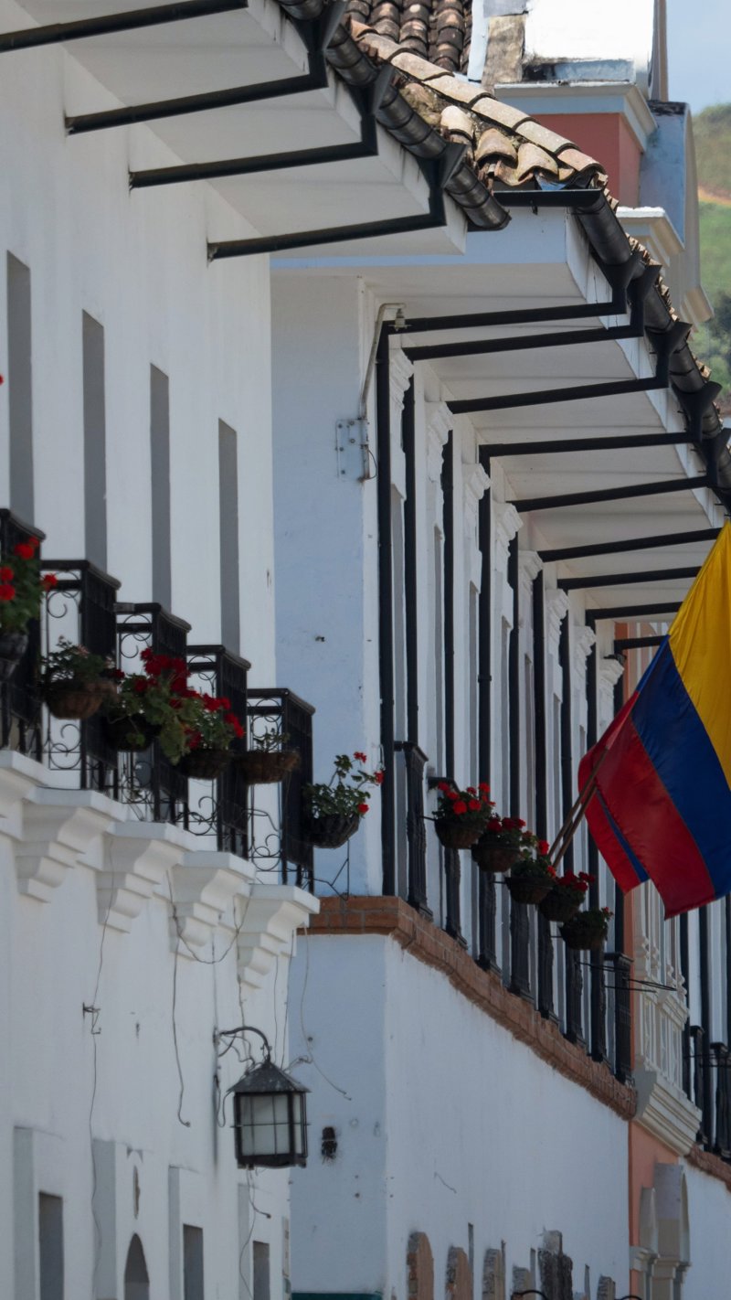 Ξενάγηση και διαμονή στην Ποπαγιάν