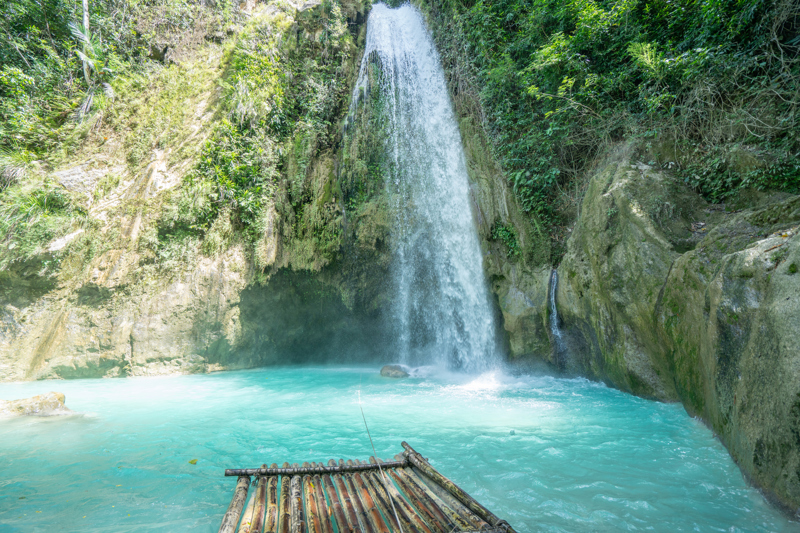 Κολύμπι στους καταρράκτες Καουασάν