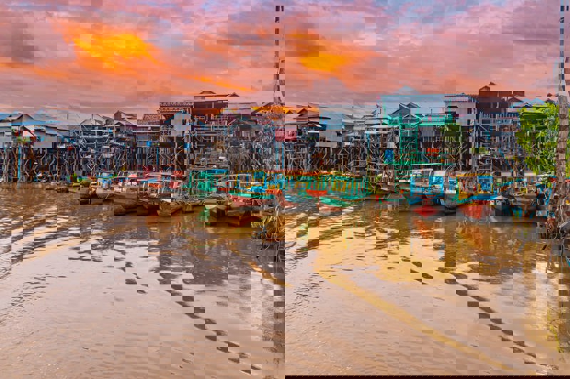 Βαρκάδα στη λίμνη Τόνλε Σαπ