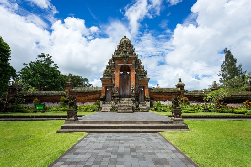 Entrance to the inner sanctum of Pura Taman Ayun