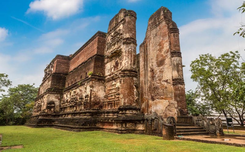 Ξενάγηση στην Πολοναρούα