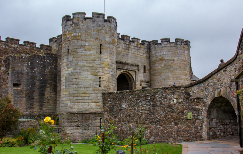 Θαυμάζουμε μεγαλειώδη κάστρα