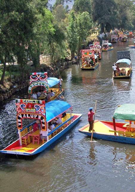 Κάντε βαρκάδα στα κανάλια του Χοτσιμίλκο