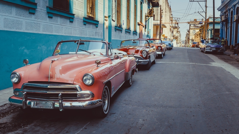 Eξερευνούμε την μοναδική Αβάνα και κάνουμε βόλτα με κλασικά αυτοκίνητα