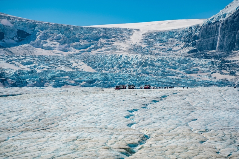 Με ειδικά οχήματα στον παγετώνα Αθαμπάσκα