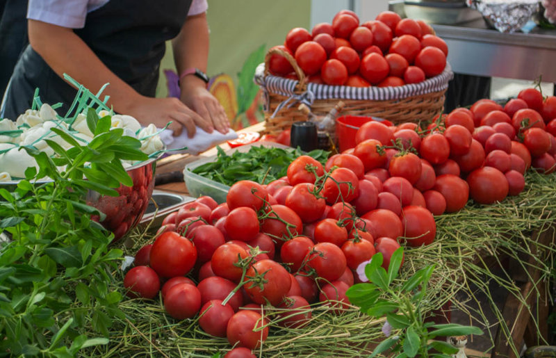 To διάσημο ξερικό τοματάκι της Σαντορίνης 