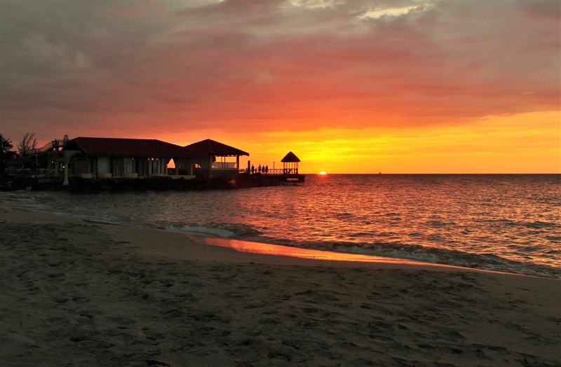 ΜΟΝΤΕΓΚΟ ΜΠΕΪ (ελεύθερη ημέρα)