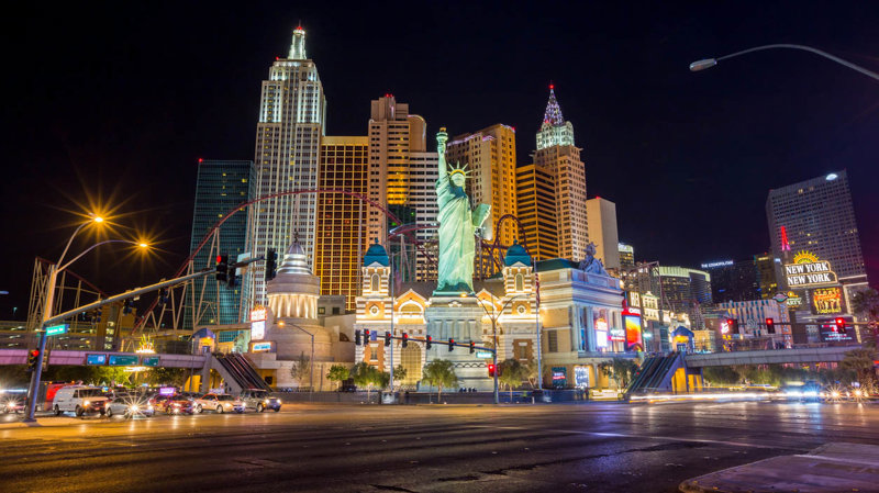 Η πόλη που λάμπει στη μέση της ερήμου