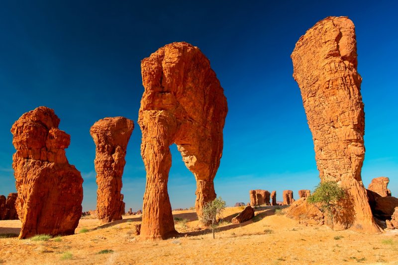 Βραχώδεις σχηματισμοί στο Οροπέδιο Ένεντι