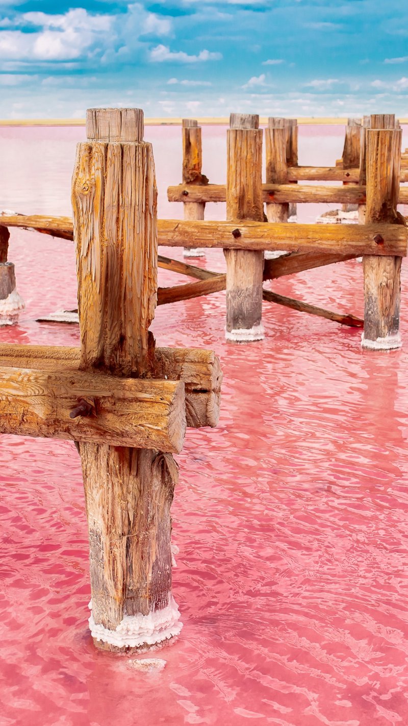 Βόλτα στη «Ροζ» Λίμνη