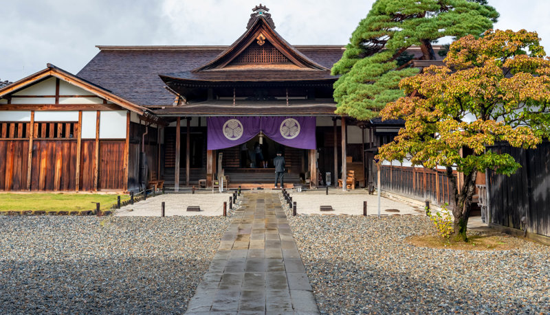 Το παλιό διοικητήριο Τζίνια