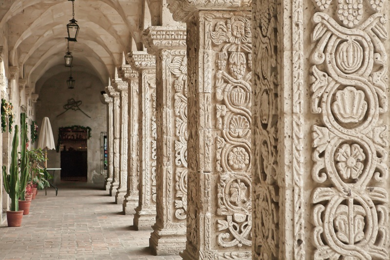 ΑΡΕΚΙΠΑ (συνέχεια των ξεναγήσεων, μουσείο με τη μούμια της Χουανίτα) – πτήση για ΛΙΜΑ