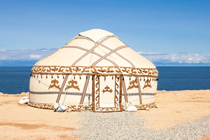 Διαμονή σε παραδοσιακές γιούρτες στη λίμνη Song-Kul!