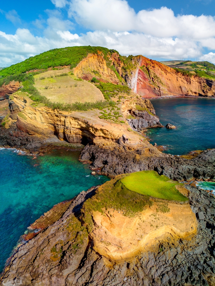 Περιηγηθείτε στο νησί Τερσέιρα