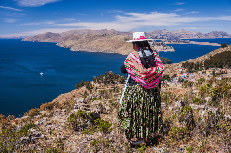Aυτόχθονας στη λίμνη Τιτικάκα