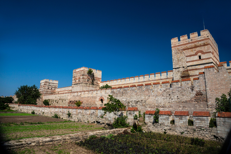 Τα Θεοδοσιανά χερσαία τείχη 