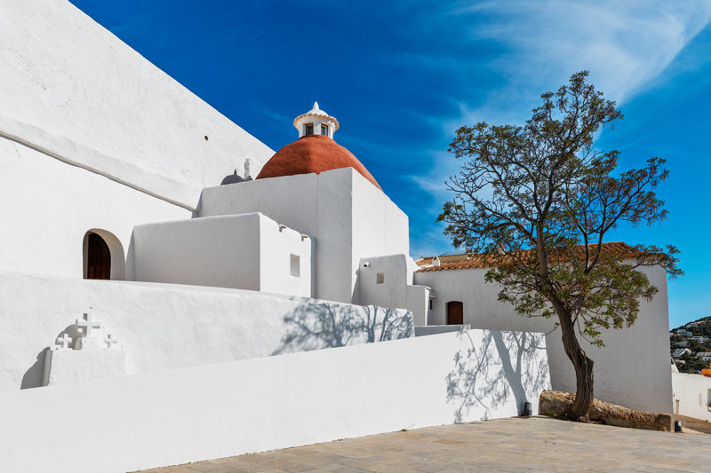 Γνωριμία με τη Santa Eulalia