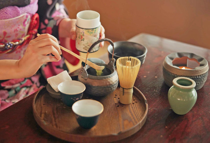 Παίρνουμε μέρος σε τελετουργία τσαγιού