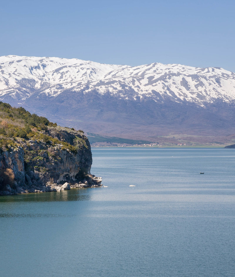 Kάντε βαρκάδα στη Μεγάλη Πρέσπα και δείτε τα ασκηταριά 
