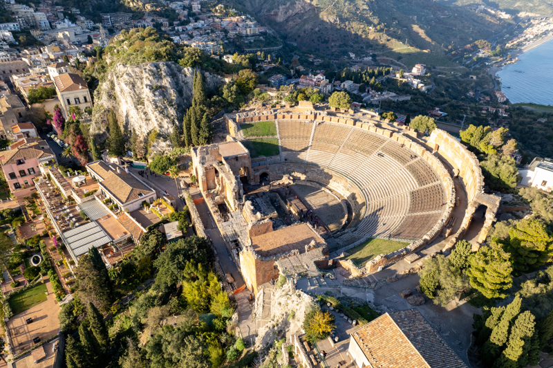 Το αρχαίο ελ­ληνικό θέατρο της Ταορμίνα