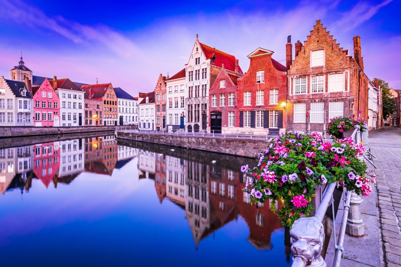 Περιηγηθείτε στην παραμυθένια Μπρυζ