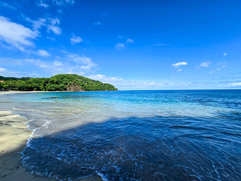 Κολύμπι στα διάφανα νερά  του νησιού Κουλέμπρα