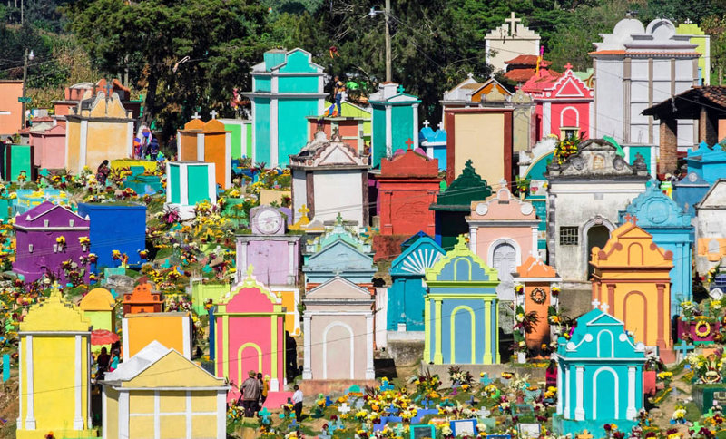 Το πολύχρωμο νεκροταφείο του Τσιτσικαστενάνγκο, Γουατεμάλα 