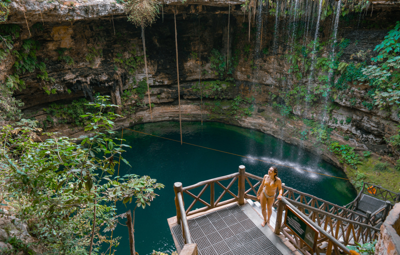 Μπάνιο σε σενότα