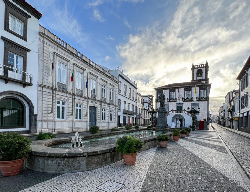 ΑΝΓΚΡΑ ΝΤΟ ΕΡΟΪΣΜΟ – ΠΤΗΣΗ ΓΙΑ ΠΟΝΤΑ ΝΤΕΛΓΚΑΔΑ (Νησί Σάο Μιγκέλ)