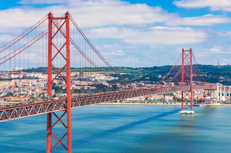 ΛΙΣΑΒΟΝΑ – πτήση για ΑΘΗΝΑ/ ΘΕΣΣΑΛΟΝΙΚΗ/ ΛΑΡΝΑΚΑ